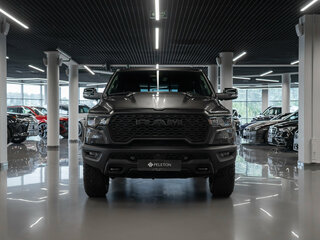 2025 Ram 1500 Crew Cab V Рестайлинг, серый, 9000000 рублей, вид 3