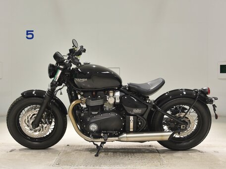 2022 Triumph Bonneville Bobber, чёрный, 1220000 рублей, вид 2