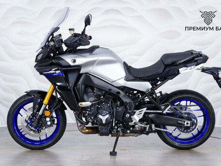 2023 Yamaha MT-09 Tracer (FJ-09), серебристый, 1499000 рублей, вид 2