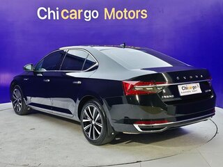 2023 Skoda Superb III Рестайлинг, чёрный, 1750000 рублей, вид 3