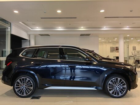 2026 BMW X1 Long 25Li xDrive III (U11/U12), чёрный, 6150000 рублей, вид 3
