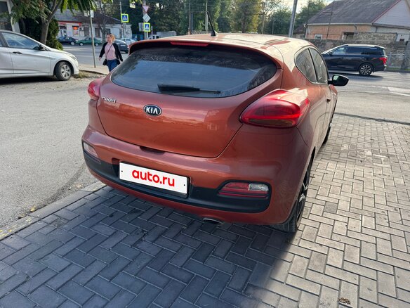 2013 Kia Ceed II, оранжевый, 940000 рублей - вид 2
