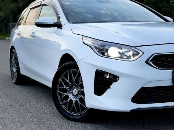 2019 Kia Ceed III, жёлтый, 1800000 рублей - вид 4