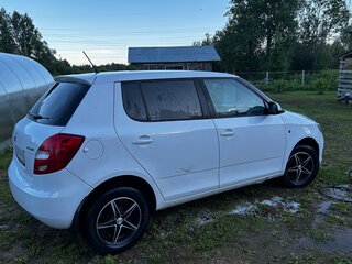 2013 Skoda Fabia II Рестайлинг, белый, 600000 рублей, вид 3