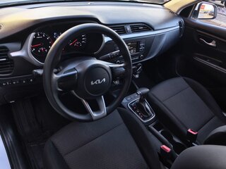 2022 Kia Rio IV Рестайлинг, белый, 1549000 рублей, вид 5