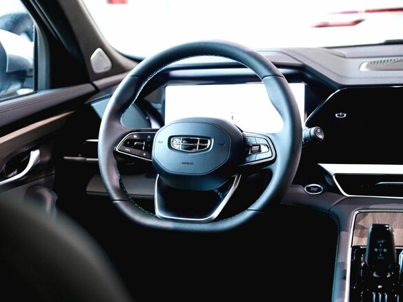 2026 Geely Monjaro I Рестайлинг, серебристый, 4954990 рублей - вид 13
