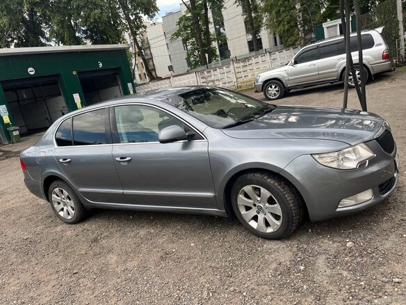 2013 Skoda Superb DSG II Рестайлинг, серый, 900000 рублей