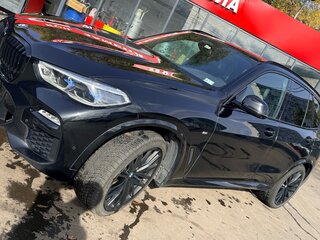 2020 BMW X5 25d IV (G05/G18), чёрный, 4805000 рублей, вид 4