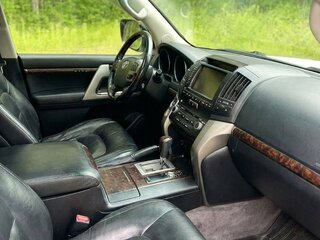 2011 Toyota Land Cruiser 200 Series, белый, 3400000 рублей, вид 3