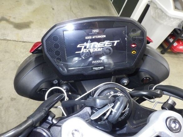 2024 Triumph Street Triple, красный, 1022000 рублей - вид 7