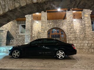 2007 Mercedes-Benz S-Класс 550 V (W221), чёрный, 1500000 рублей, вид 1