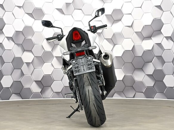 2025 Honda CB 1000 Hornet, белый - вид 4