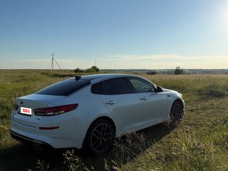 2019 Kia Optima IV Рестайлинг, белый, 1950000 рублей, вид 4