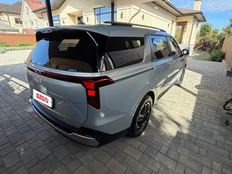 2024 Kia Carnival IV Рестайлинг, серый, 5500000 рублей, вид 4