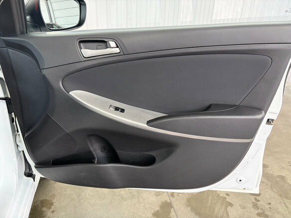 2015 Hyundai Solaris I Рестайлинг, белый, 1047000 рублей - вид 18