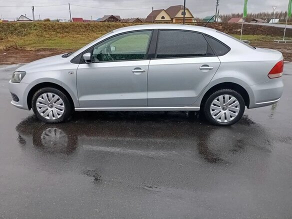 2014 Volkswagen Polo V, серебристый, 780000 рублей - вид 3