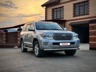 2013 Toyota Land Cruiser 200 Series Рестайлинг 1, серебристый, 3600000 рублей, вид 3