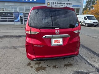 2018 Honda Freed+ II, красный, 1450000 рублей, вид 3