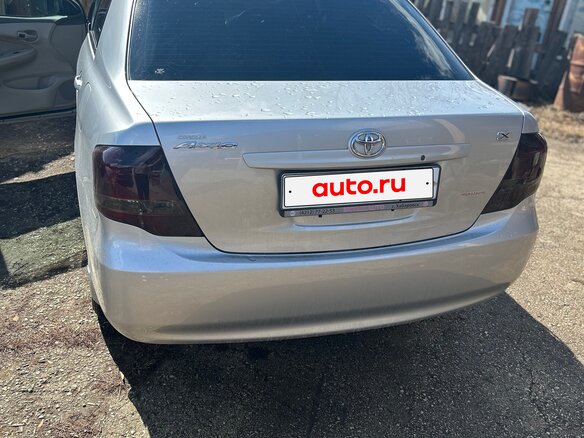 2010 Toyota Corolla Axio X (E140, E150) Рестайлинг, серебристый, 1200000 рублей - вид 1