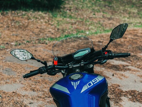 2016 Yamaha MT-09 (FZ-09), синий, 640000 рублей - вид 2