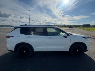 2022 Mitsubishi Outlander IV, белый, 3250000 рублей, вид 4