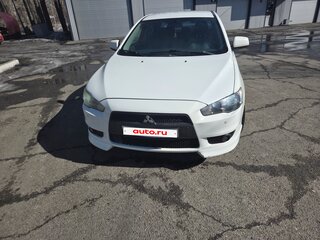 2010 Mitsubishi Lancer X, белый, 800000 рублей, вид 3