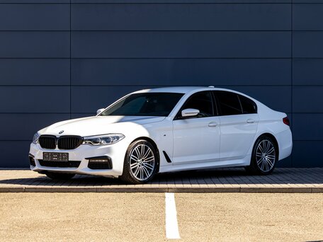 2019 BMW 5 серии 530i xDrive VII (G30/G31/G38), белый, 2495000 рублей, вид 1