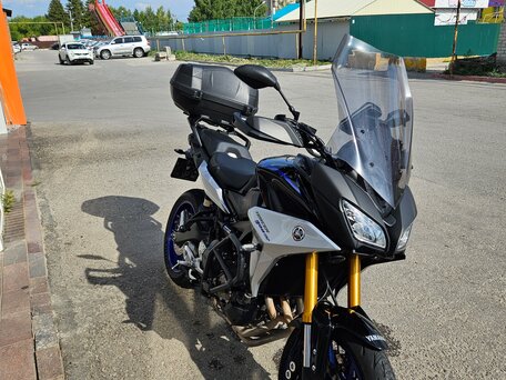 2018 Yamaha MT-09 Tracer (FJ-09), серебристый, 950000 рублей, вид 2