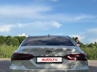 2019 Toyota Camry VIII (XV70), белый, 2500000 рублей, вид 3