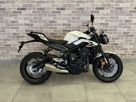 2024 Triumph Street Triple, белый, 1185000 рублей, вид 1