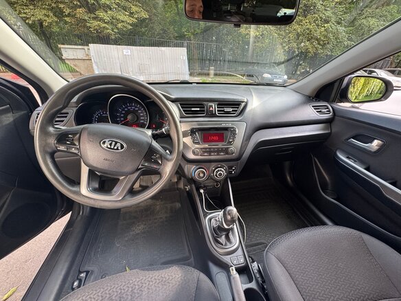2013 Kia Rio 5-speed III, серый, 660000 рублей - вид 9