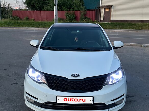 2015 Kia Rio III Рестайлинг, белый, 900000 рублей - вид 7