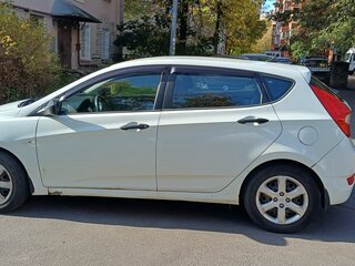 2013 Hyundai Solaris I, белый, 800000 рублей, вид 5