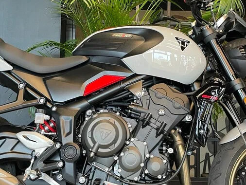 2026 Triumph Trident 800, серебристый, 1620000 рублей - вид 9