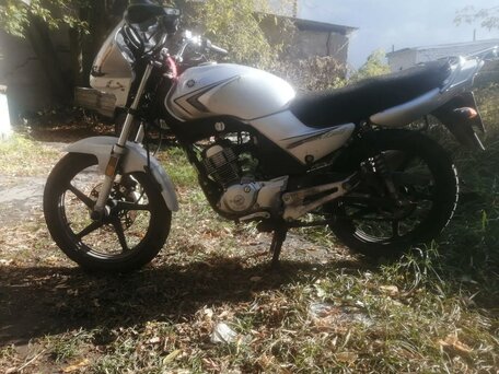 2012 Yamaha YBR125, серебристый, 90000 рублей, вид 3