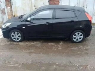 2013 Hyundai Solaris I, чёрный, 600000 рублей, вид 4