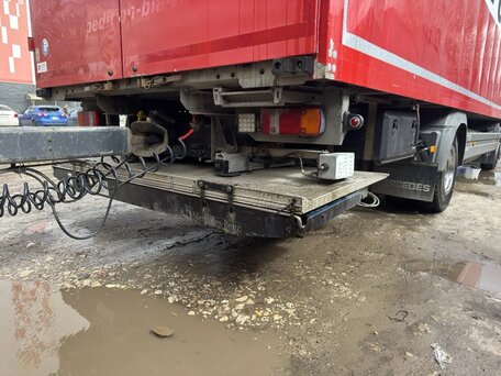 2013 Mercedes-Benz Atego, красный, 7500000 рублей, вид 3