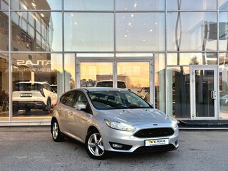 2017 Ford Focus III Рестайлинг, серебристый, 970000 рублей, вид 1