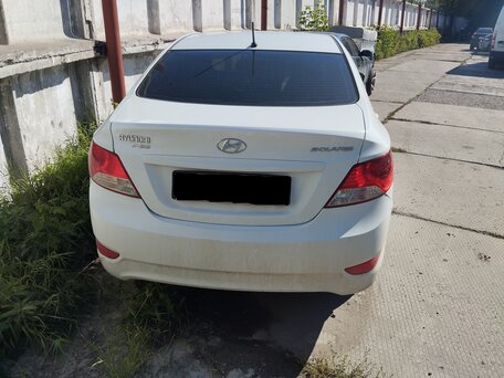 2013 Hyundai Solaris I, белый, 623000 рублей, вид 2