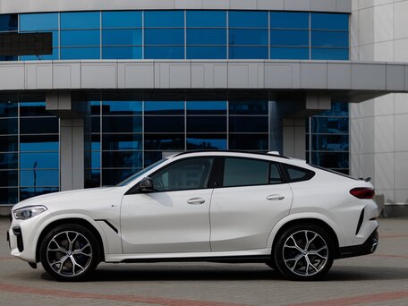 2022 BMW X6 40i III (G06), белый, 9250000 рублей, вид 4