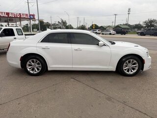 2023 Chrysler 300C II Рестайлинг, белый, 8465000 рублей, вид 4