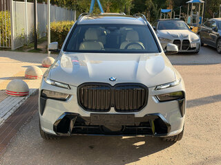 2026 BMW X7 40d I (G07) Рестайлинг, серый, 18990000 рублей, вид 2