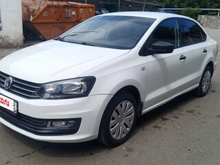 2016 Volkswagen Polo V Рестайлинг, белый, 700000 рублей, вид 2