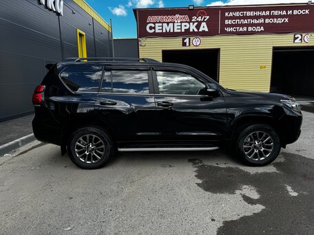 2020 Toyota Land Cruiser Prado 150 Series Рестайлинг 2, чёрный, 5350000 рублей, вид 5