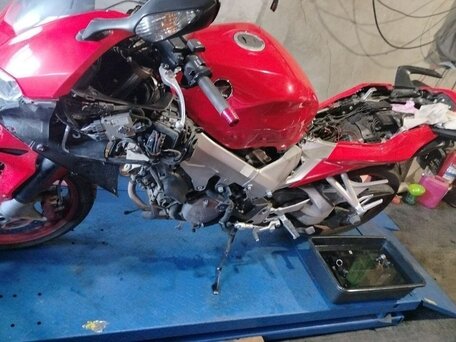 2015 Honda VFR 800, красный, 699000 рублей, вид 3