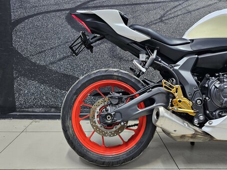 2023 Yamaha YZF-R7, белый, 819000 рублей, вид 5