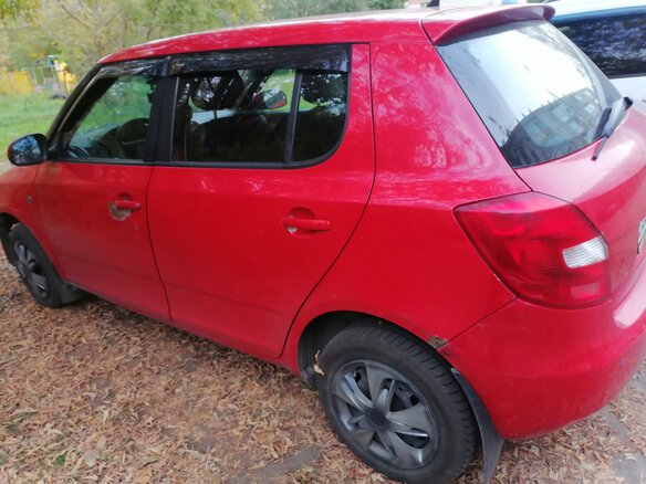 2011 Skoda Fabia II Рестайлинг, красный - вид 4