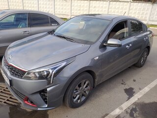 2020 Kia Rio IV Рестайлинг, серый, 1800000 рублей, вид 1
