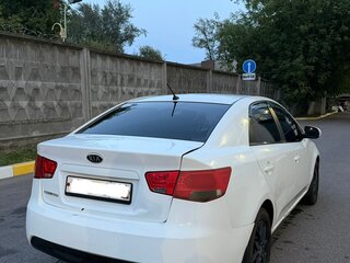 2010 Kia Cerato 5-speed II, белый, 460000 рублей, вид 5