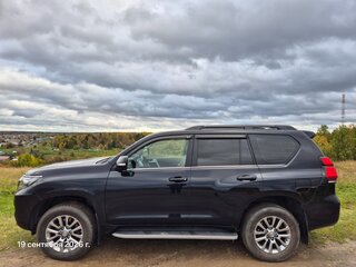 2020 Toyota Land Cruiser Prado 150 Series Рестайлинг 2, чёрный, 5500000 рублей, вид 4